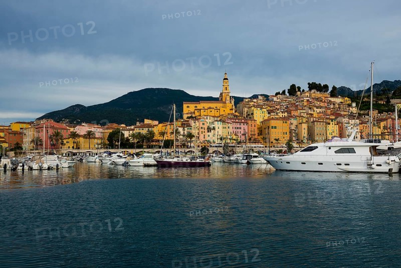 Town with colourful houses by the sea, sunrise, Menton, Alpes Maritimes, Provence Alpes Cote d'Azur, French Riviera, South of France, France