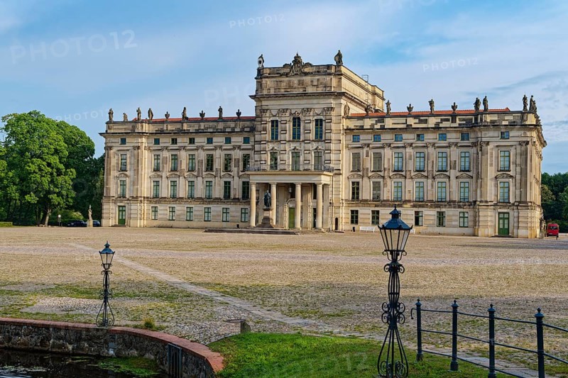 Ludwigslust Palace, built in the Baroque period and characterised by Classicism, with the palace square. In the foreground is the basin, a water basin with cascades and stone figures. Ludwigslust, Mecklenburg-Western Pomerania, Germany