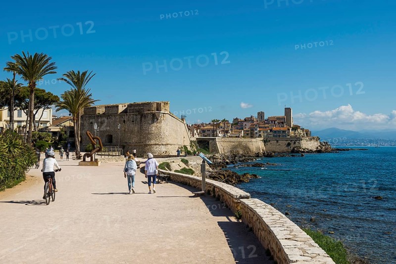 Picturesque town by the sea, Antibes, Provence Alpes Côte d'Azur, South of France, France