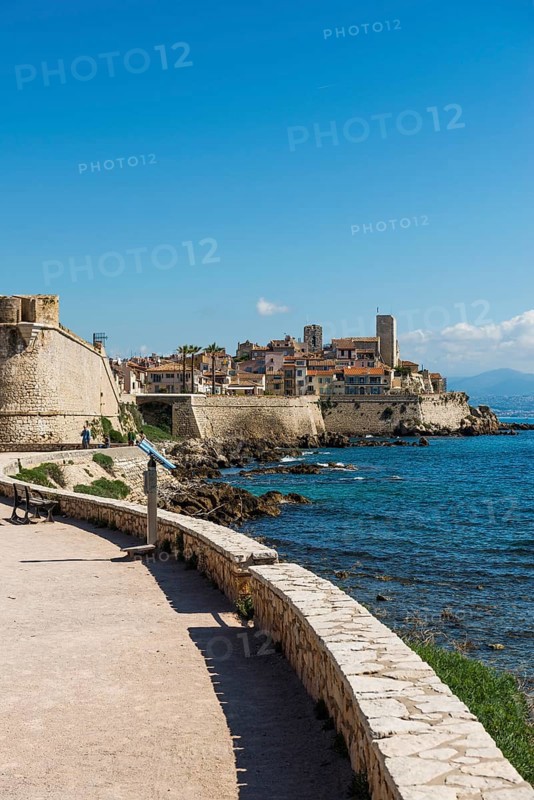 Picturesque town by the sea, Antibes, Provence Alpes Côte d'Azur, South of France, France