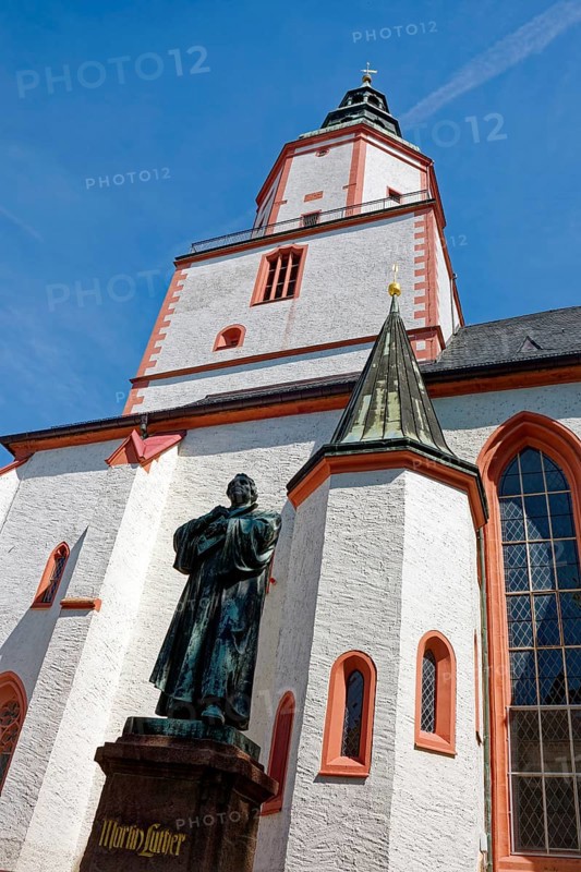 Luther monument by sculptor Paul Ernst, monument to the reformer Martin Luther at the church, St Nicolaikirche, Döbeln Old Town, Döbeln, Saxony, Germany