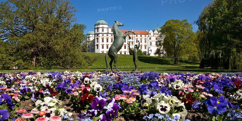 Artwork with the title Hengst Wohlklang in der Freiheitsdressur by Ulrich Conrad in the park of Celle Castle, Lower Saxony, Germany