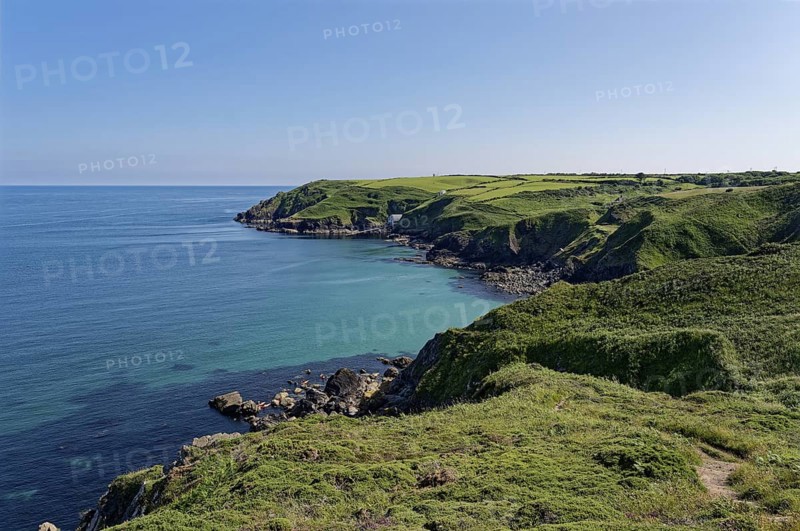 The South-West Coast Path in the south-west of England, a long-distance footpath near the southern tip of Cornwall on the English Channel. Cadgwith, Cornwall, South-West England, Great Britain