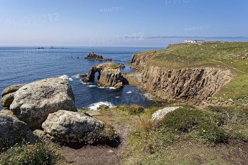 Rock formation and rock gate off the west coast of England in the Atlantic Ocean. Land's End, the tip of the headland in the west of Cornwall, is the most westerly point in England. Land's End, Sennen, Penzance, Cornwall, South West England, Great Britain