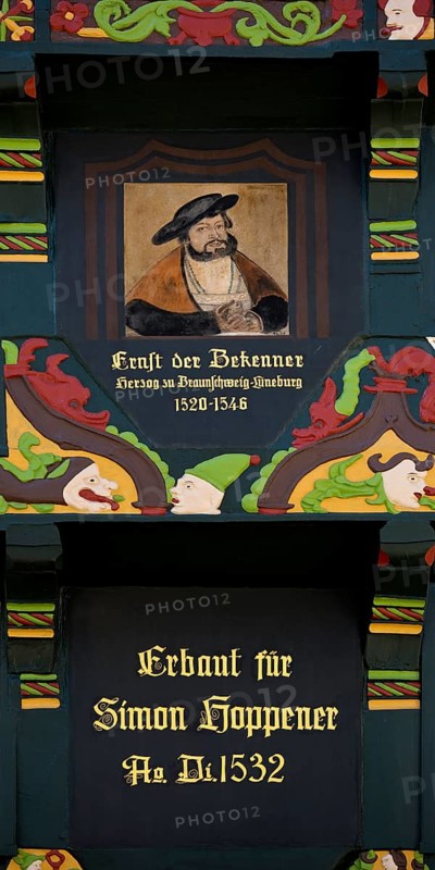 Hoppenerhaus, the most magnificent half-timbered house in the historic centre of Celle with a picture of Duke Ernst the Confessor, detail with painted wood carvings, Celle, Lower Saxony, Germany