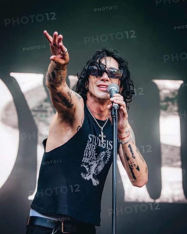 Remington Leith, singer of Palaye Royale live at the Zitadelle Spandau, Berlin, 21.06.2025
