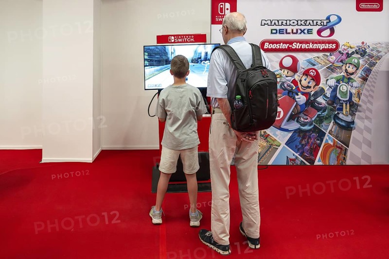 Symbol photo senior with boy playing games