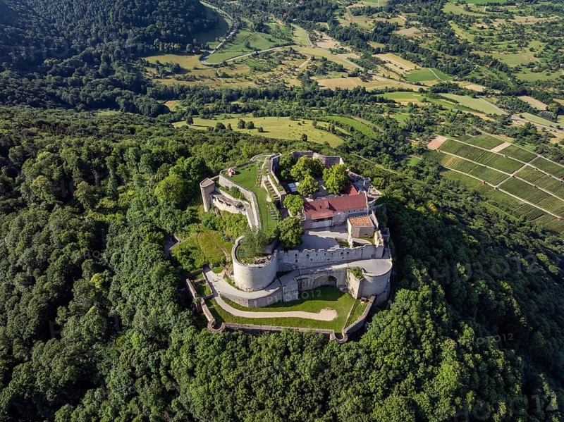 Luftbild von der hochmittelalterlichen Burgruine, Höhenburg Hohenneuffen am Albtrauf, Neuffen, Landkreis Esslingen, Schwäbische Alb, Baden-Württemberg, Deutschland