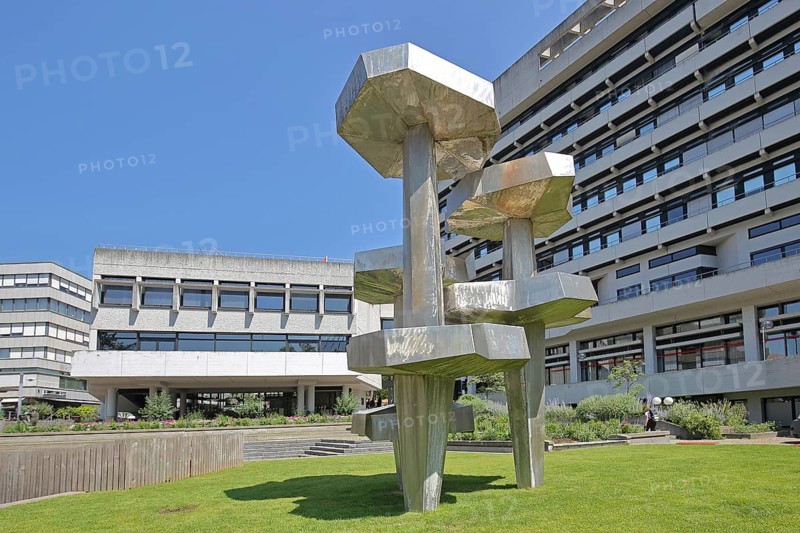 Drei-Gewalten-Brunnen by Herbert Strässer 1984, symbol for three separation of powers of a democracy, modern art, abstract art, steel sculpture, stainless steel, shiny, large sculpture, German, state, principle, political, Square of 23 February 1945, New Town Hall, Pforzheim, Northern Black Forest, Black Forest, Baden-Württemberg, Germany