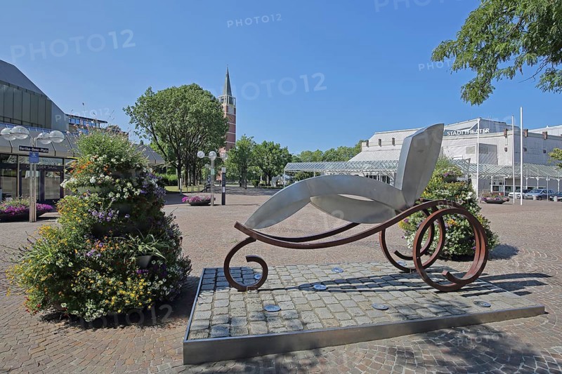 Bertha Benz memorial by Rene Dantes 2017, memory of Bertha Benz woman of Carl Benz with First motorised automobile journey from Pforzheim to Mannheim in 1888, Carl Benz, historical, car journey, car history, Waisenhausplatz, Pforzheim, Northern Black Forest, Black Forest, Baden-Württemberg, Germany