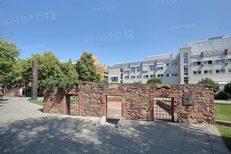 Remains of the south wall of the former historic orphanage, wall, Waisenhausplatz, Pforzheim, Northern Black Forest, Black Forest, Baden-Württemberg, Germany
