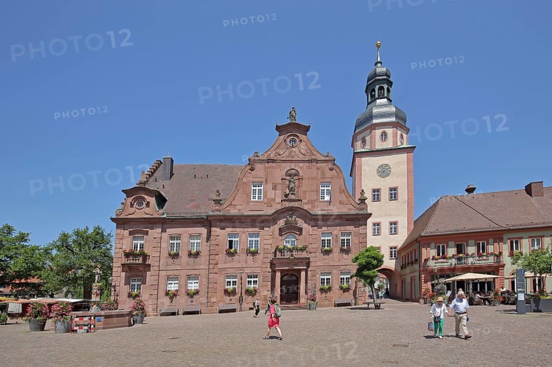 Baroque town hall built in 1738 and town hall tower, town gate, pedestrian, market square, Ettlingen, Black Forest, Northern Black Forest, Baden-Württemberg, Germany