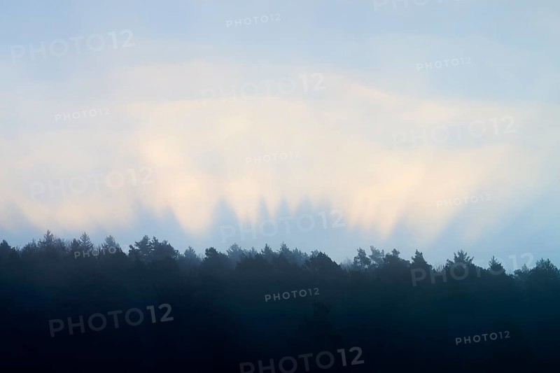 Sunbeams appear behind a forest at dawn, creates a dramatic picture, spring, Jossa, Sinntal, Spessart, Hesse, Germany