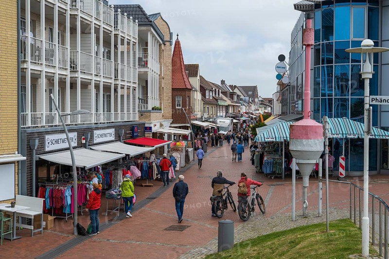 Pedestrian zone, Alleestraße, People, Shops, Büsum, North Sea, Schleswig-Holstein, Germany