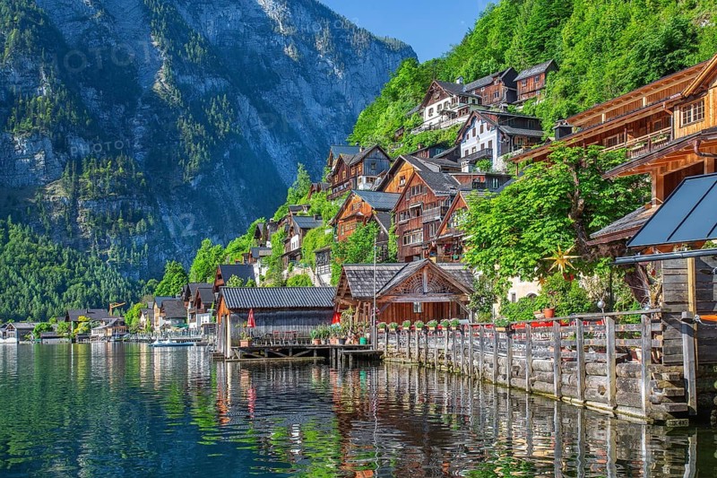 Houses on the steep bank above the lake, Hallstatt, Lake Hallstatt, UNESCO World Heritage Site, Salzkammergut, Upper Austria, Austria