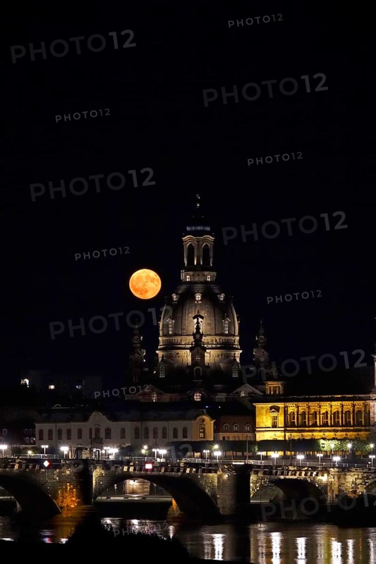 Bright strawberry moon on 11 June 2025 over Dresden, Saxony, Germany