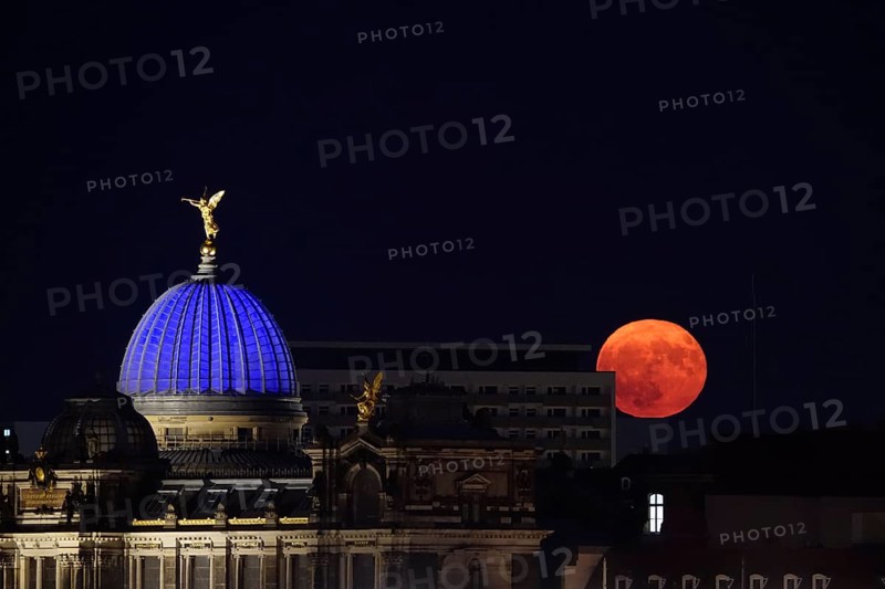 Bright strawberry moon on 11 June 2025 over Dresden, Saxony, Germany