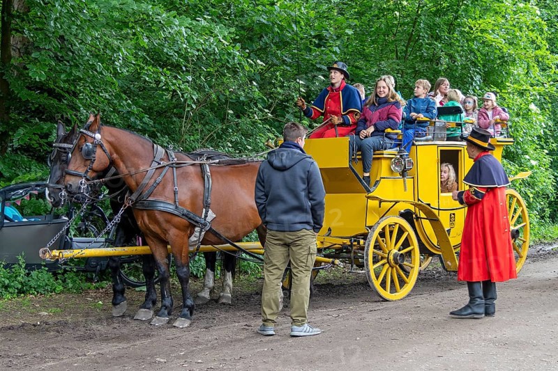 Postillion, passengers, stagecoach, Verein Postkutsche Lüneburger Heide e.V., Klecken, Rosengarten, Lower Saxony, Germany