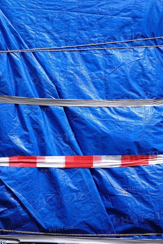 Packaging with a large tarpaulin, Germany