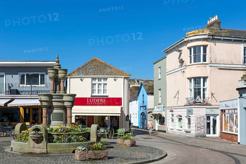 Luders patisserie at The Triangle in town centre of Teignmouth, south Devon, England, UK