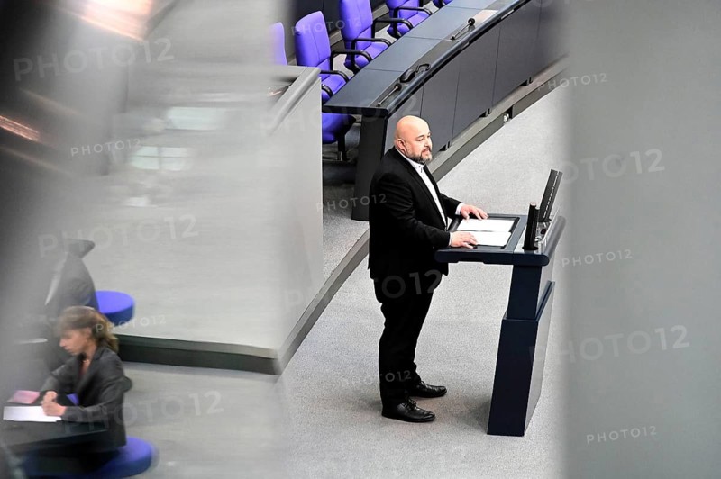 Dr Jonas Geißler (CDU/CSU) speaks on the Gaza war item on the agenda of the eleventh session of the Bundestag