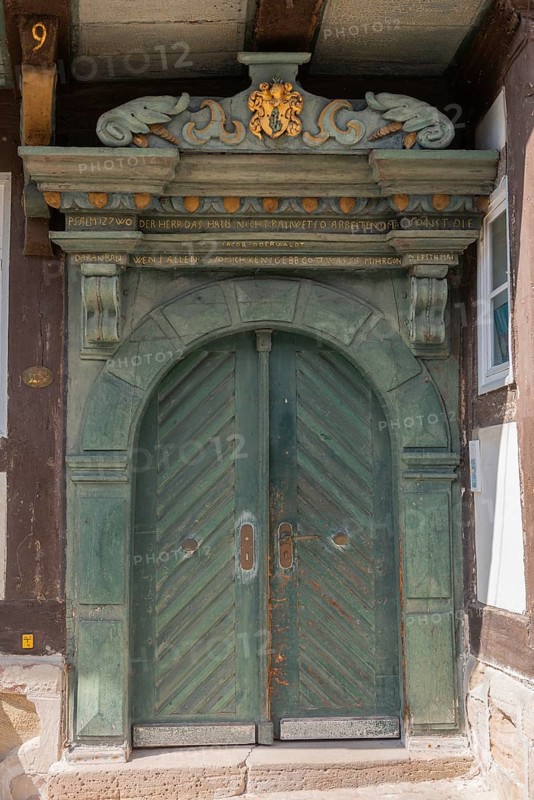 The Bürgersche Haus from 1639, entrance portal, with motto, coat of arms and ornamentation, Bad Sooden, Allendorf, Allendorf district, historic old town with listed building, Herzen, Werra-Meissner-Kreis, Hesse, Germany