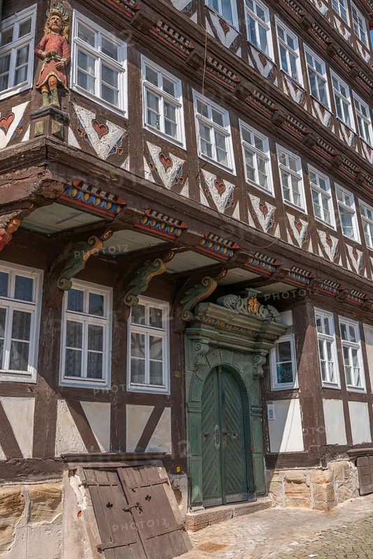 The Bürgersche Haus from 1639, symmetrical half-timbered house with attached dwarf house, Bad Sooden, Allendorf, Allendorf district, historic old town with numerous half-timbered houses under monument protection, entrance portal, cellar access, wooden figures, decorations, hearts, Werra-Meissner district, Hesse, Germany