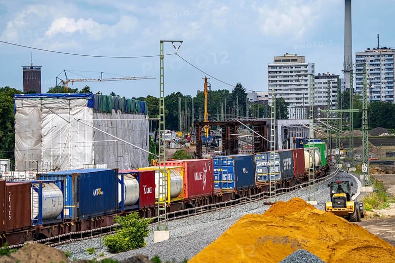 Reconstruction, extension of the Emmerich-Oberhausen railway line, three tracks, including 47 new or adapted bridges, here the new construction of railway bridges over the Lippe near Wesel, currently only 1 track in operation, goods train, the old bridges are replaced by new ones, extension of the Dutch Betuwe line from the port of Rotterdam, part of the European freight transport corridor Rotterdam-Genoa, 1300 KM long, Wesel, North Rhine-Westphalia, Germany