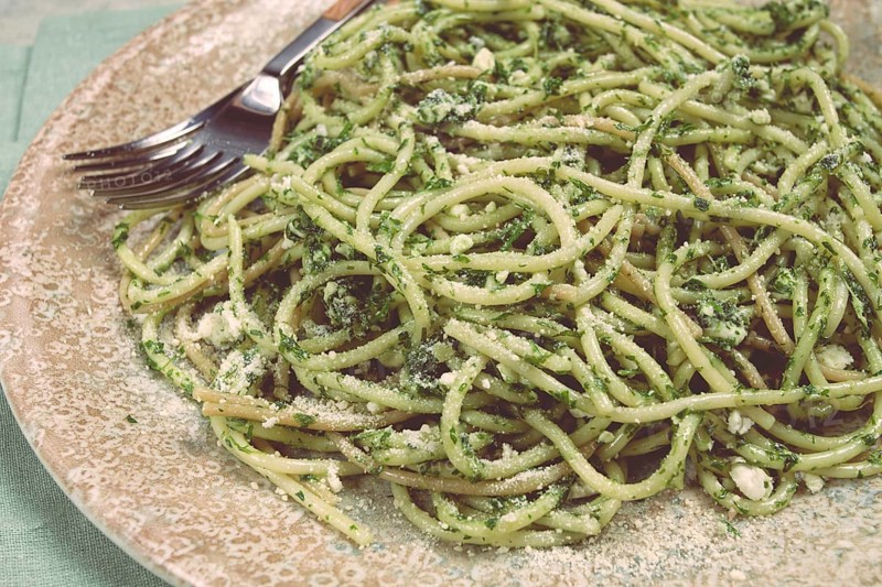Spaghetti with pesto sauce, homemade, no people