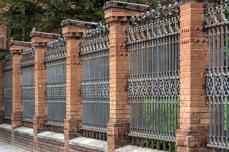 Fence of the National Yuri Fedkovych University, founded in 1875, Czernowicz, Ukraine