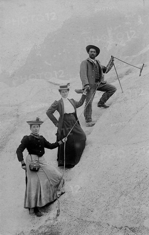 Mountaineering, rope protection, two woman and a man climbing in the Alps, around 1910, high mountains, mountain, historic, Bavaria, Germany