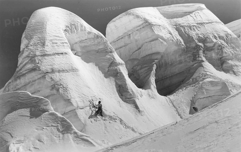 Winter, mountaineer with ice axe climbing in snow and ice, mountaineering in the Alps, mountaineers, glaciers, ice axe, around 1930, high mountains, mountain, historic, South Tyrol, Italy