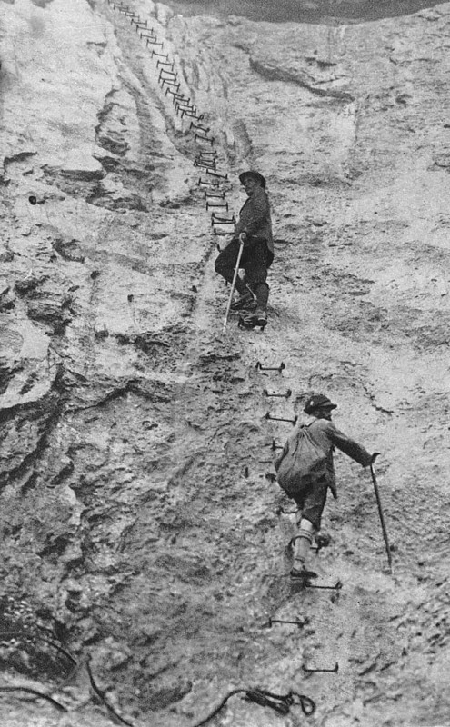 Two mountaineers on the via ferrata 'die Leiter' to Zugspitze, Alps, ascent through Höllental, around 1930, high mountains, mountain, historic, Bavaria, Germany