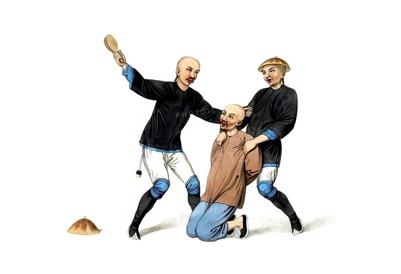 Jurisdiction, torture and punishment in medieval China, punishment of a boatman. A type of penalty intended for boaters. After being convicted of misconduct, the boatswain is forced to kneel down: One of the judicial officers prevents him from backing away while another grabs him by the hair and gives him a certain number of blows on each side of the face with a type of double battledore made of thick leather, authentic, digitally restored reproduction from an 18th-century original, exact date of depiction unknown, historical