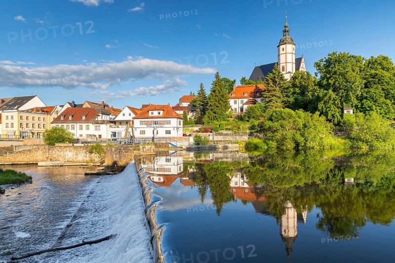 City view with church of Our Lady on the mountains and reflection in Zwickauer Mulde, Staustufe, Penig, Saxony, Germany