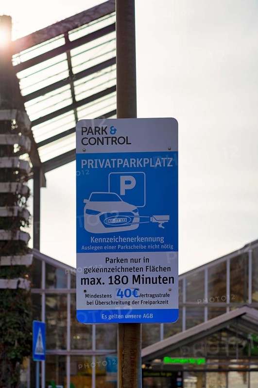 Private parking space with license plate recognition threat of contractual penalty, contractual penalty, penalty if parking time is exceeded, Pflanzen Kölle, Gartencenter, Fellbach, Baden-Württemberg, Germany