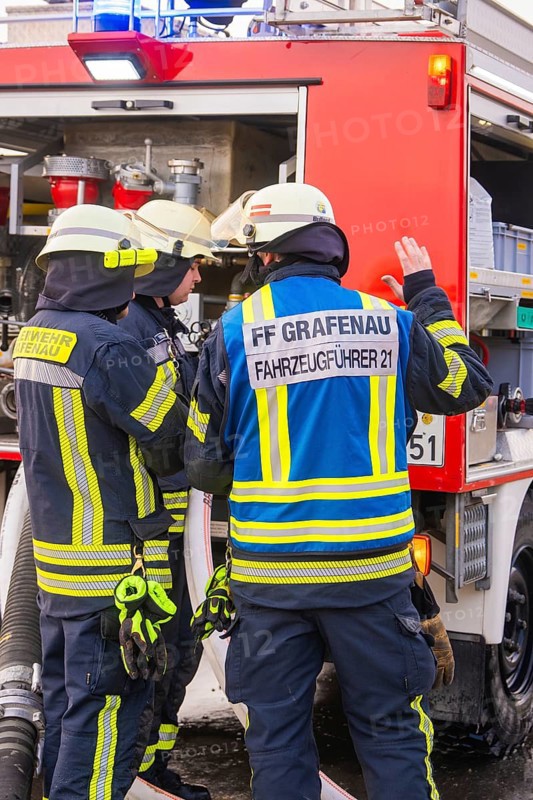 Firefighters are preparing to carry out extinguishing measures on a red vehicle, fire brigade exercise at the Hermann Hesse Railway, Ostelsheim, Calw district, Germany