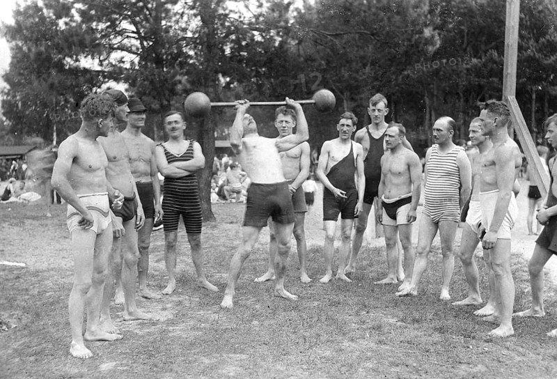 Group of men, sports, weightlifting, swimwear, around 1925, historical, Germany