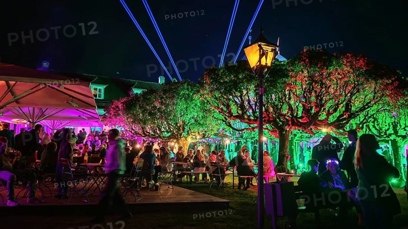 Colourfully lit garden at night, full of people, with atmospheric lighting, Kronach glows, Frankenwald nature park Park