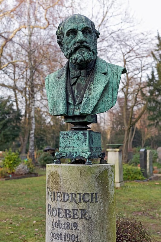 Tomb of the author Friedrich Röber, portrait bust of sculptor Karl Janssen, North Cemetery Düsseldorf, North Rhine-Westphalia, Germany