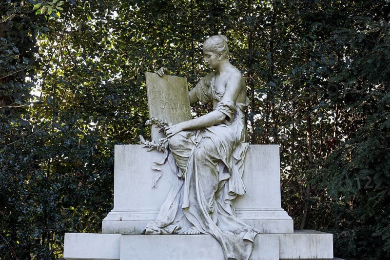 Historic grave of the Schulte family with marble sculpture by sculptor Friedrich Kühn, Eduard Schulte, Nordfriedhof Düsseldorf, North Rhine-Westphalia, Germany