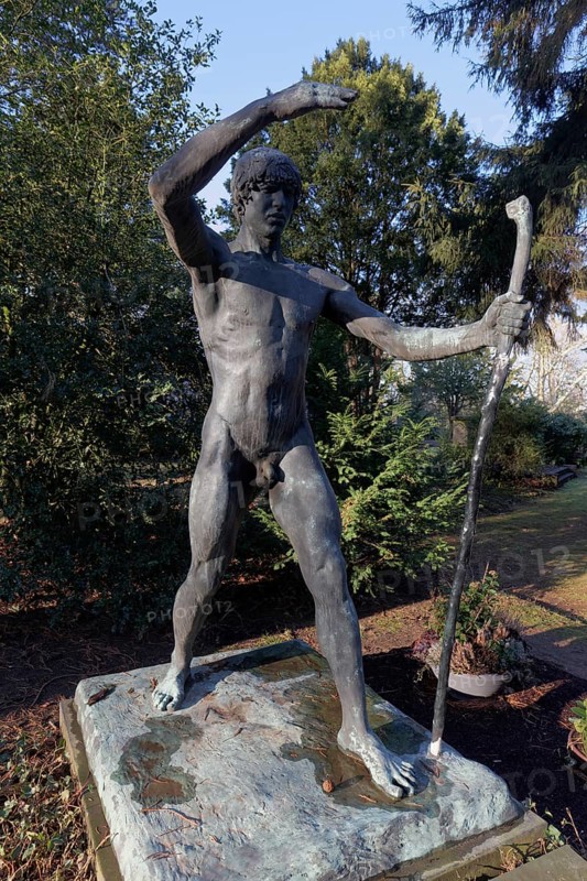 Young man with walking stick, bronze sculpture by Paul Landowski, Gravstätte Preis, Nordfriedhof Düsseldorf, North Rhine-Westphalia, Germany