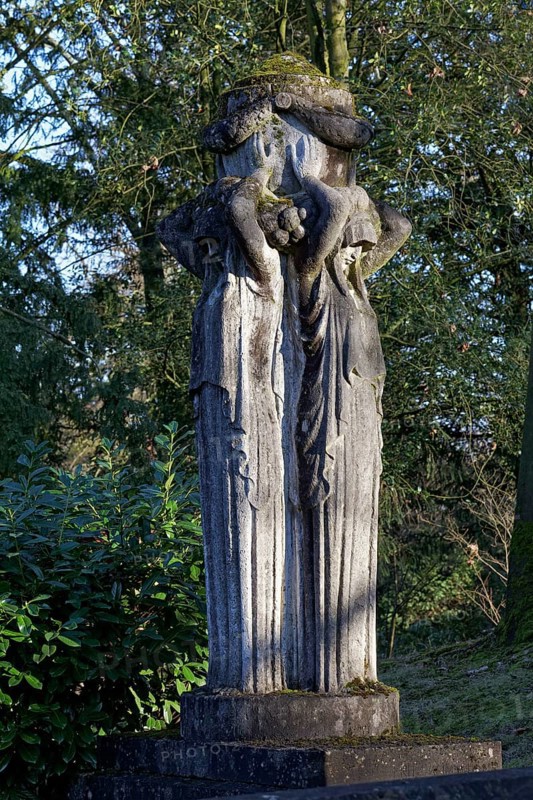 Tomb sculpture with female caryatids by sculptor Fritz Klimsch, Behrens grave site, Nordfriedhof Düsseldorf, North Rhine-Westphalia, Germany