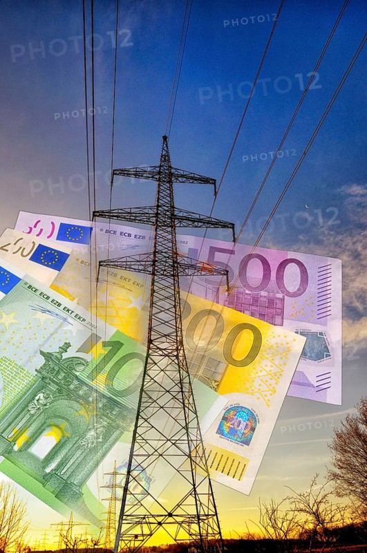 Symbol, Germany, Europe, infrastructure and networks, sabotage, espionage, reliability, hacker attacks, attacks, Russian terror, Ukraine war, network charge system, 5G expansion, data network, profit, loss, Internet connections, data processing, mobile communications, slowness, speed, industry, power grid, accident, security