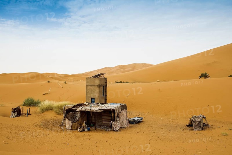 Traditional dwellings and sand dunes, near Merzouga, Meknès-Tafilalet region, Erg Chebbi, northern Sahara, Morocco