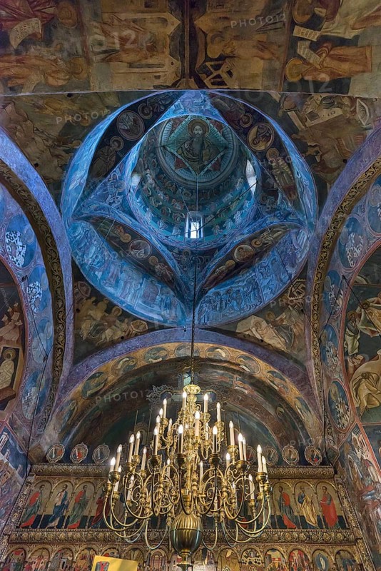 Candlesticks and frescoes in the dome of the Vorone? monastery church, 1547, Vorone?, Buckowina, Romania