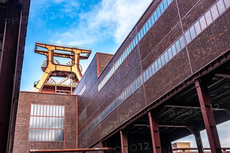Zollverein Colliery, Doppelbock conveyor scaffolding from shaft 12, Wipperhalle and wagon circulation, only round corner on the industrial site, UNESCO World Heritage Site, Essen, North Rhine-Westphalia, Germany