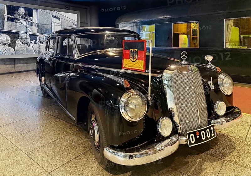 Adenauer's Mercedes 300 with saloon car 10205, historical film in the background, House of History, Bonn, North Rhine-Westphalia, Germany