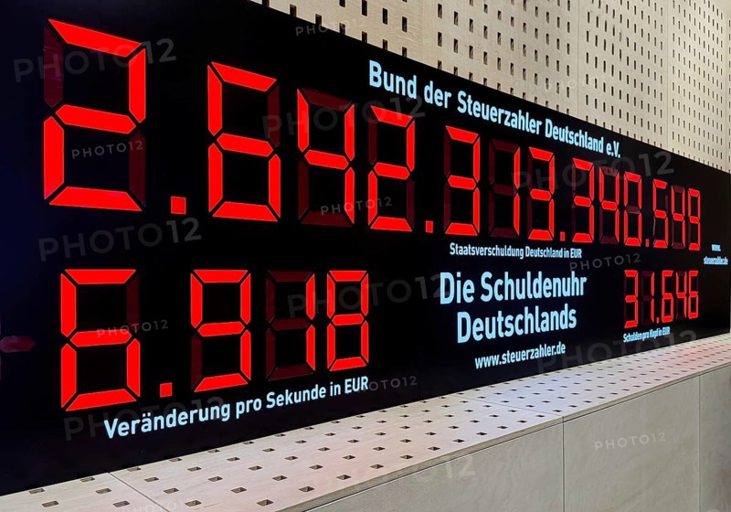 The so-called debt clock was on in Berlin's government district, now in the House of History, Bonn, North Rhine-Westphalia, Germany