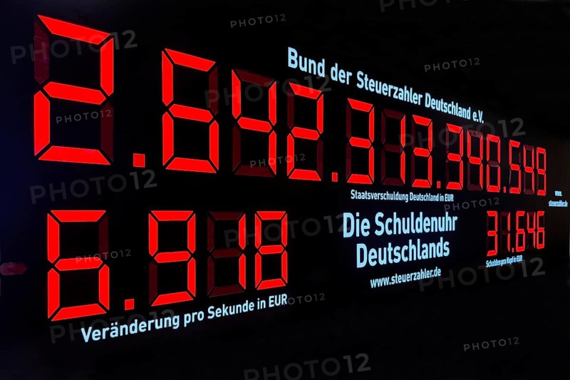 Germany's debt clock, as of 21.01.2026, government debt in Germany 2 trillion 642 billion 313 million 340 thousand 549 euros, Bonn, House of History, Germany
